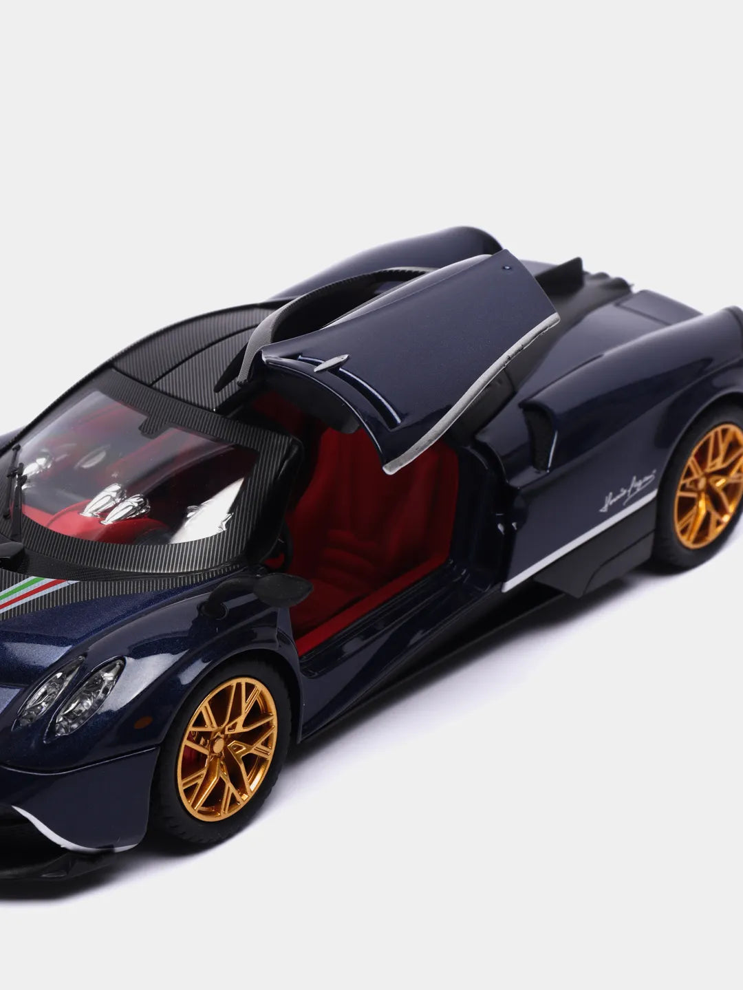 Pagani Huayra Metal Diecast 1:24 Scale Model Car Blue