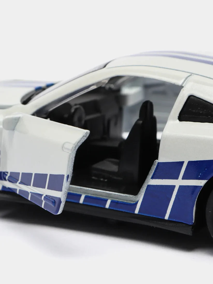 White 1:43 Scale Diecast Nissan GTR R35 Metal Car With Blue Design